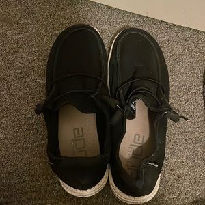 Hey dudes like new size 8 black